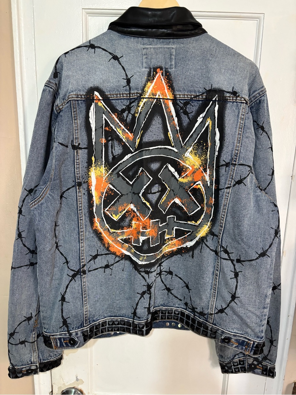 CULT OF INDIVIDUALITY JEAN JACKET WITH STUDS AROUND THE TRIM MENS.